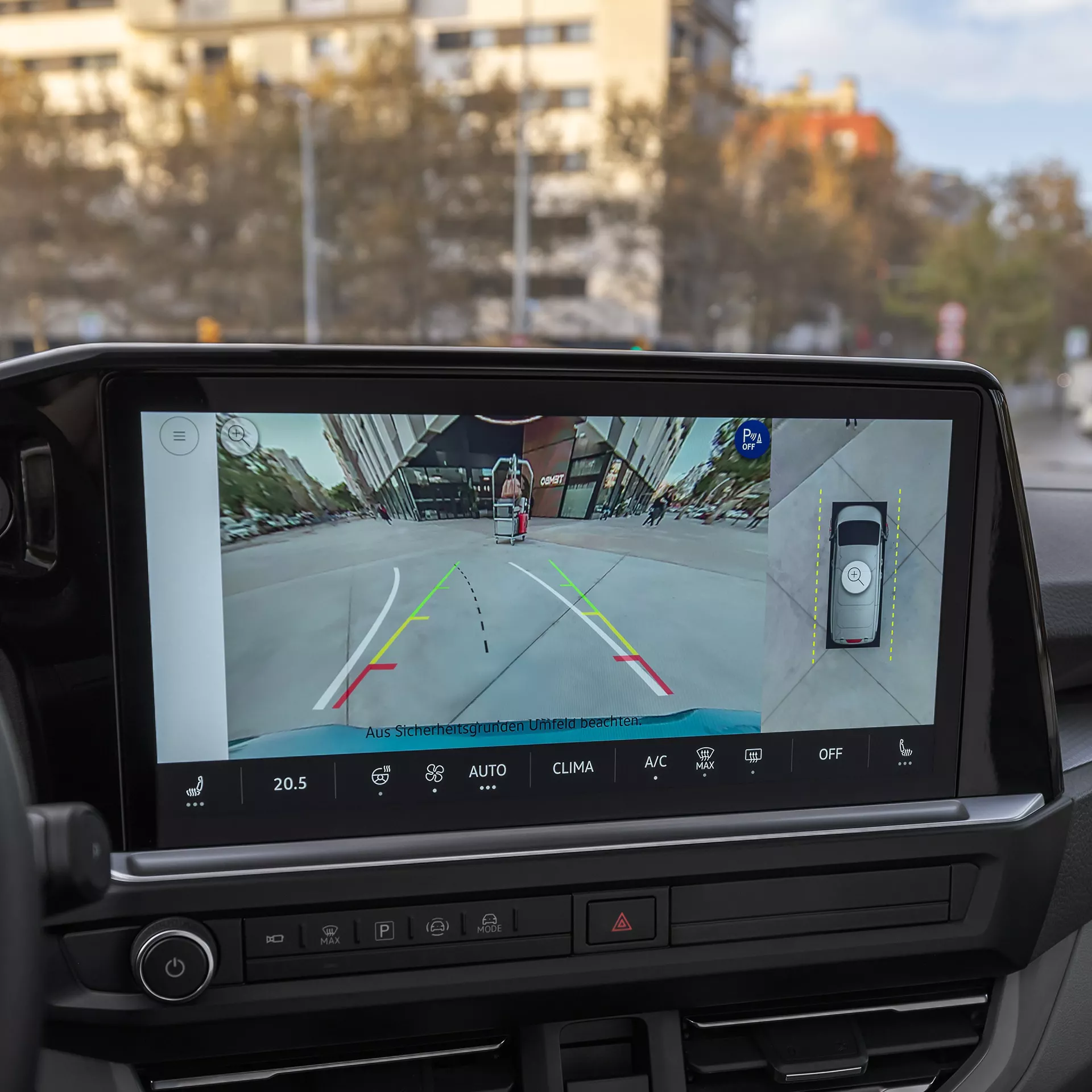 Transporter Kombi - Every inch counts: parking with intelligent help