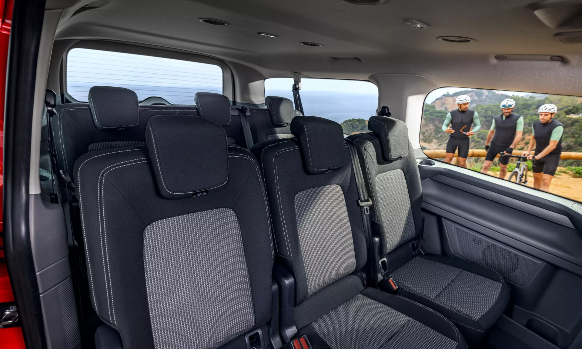 Transporter Kombi - Comfort for your passengers, flexibility for you